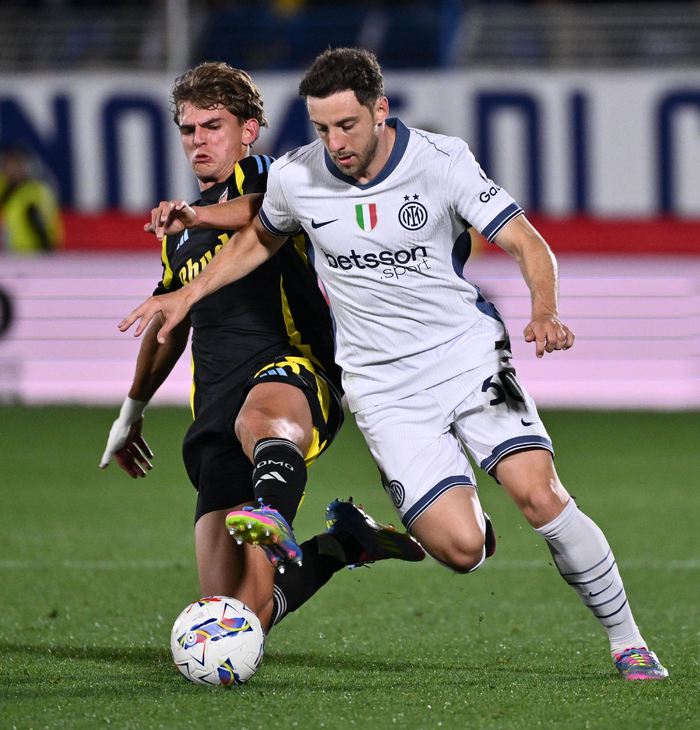 百家家乐-国际米兰球员合练提高默契,备战下一场(国际米兰球员合练提高默契,备战下一场比赛)